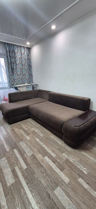 Продаю  диван угловой и кресло