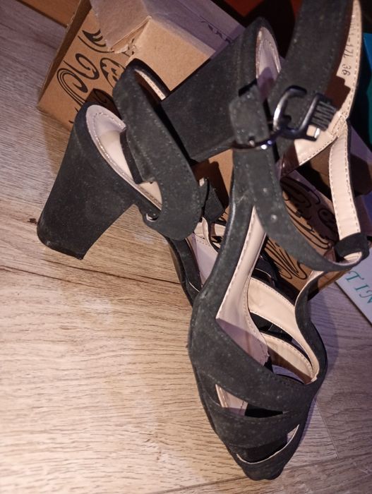 Pantofi eleganți cu toc