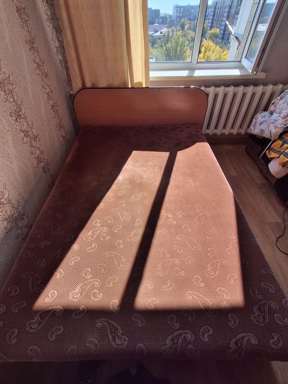 Продаётся кровать 10к