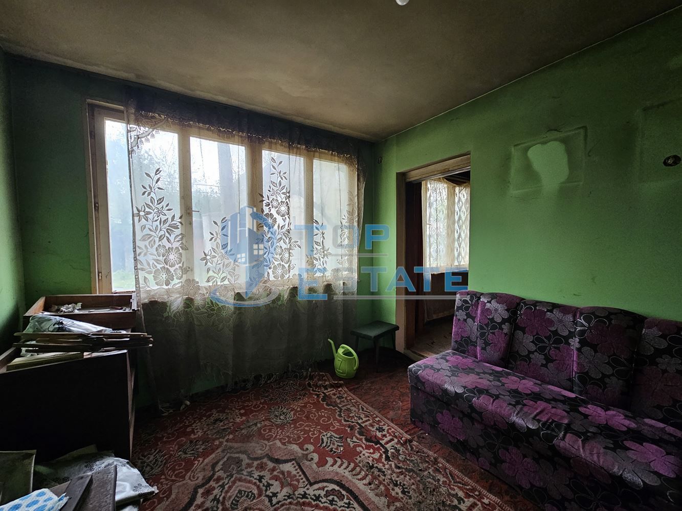 Едноетажна тухлена къща с двор в град Горна Оряховица