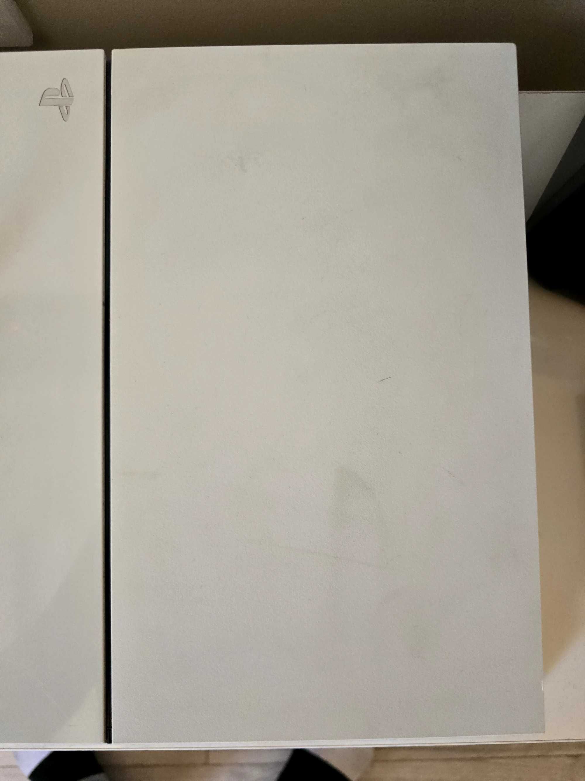 Playstation 4 и Playstation 4 Slim