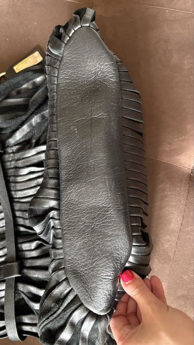 Дамска черна чанта от естествена кожа