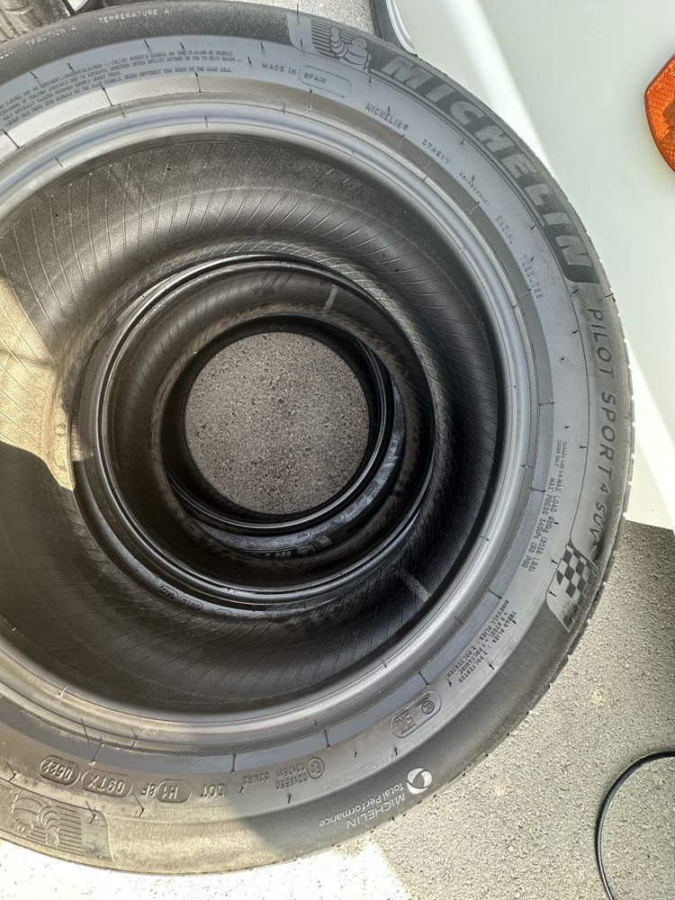 Michelin Pilot Sport 4 SUV 235/55 R19