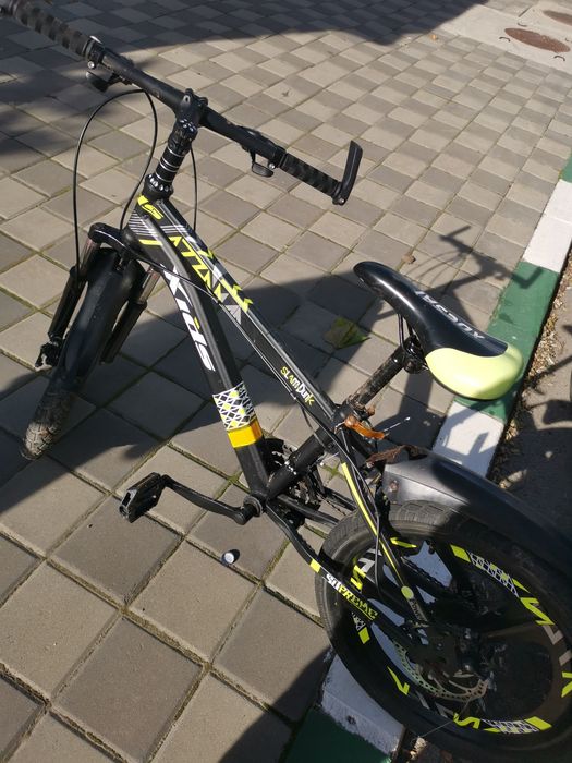 Vand bicicletă aproape noua