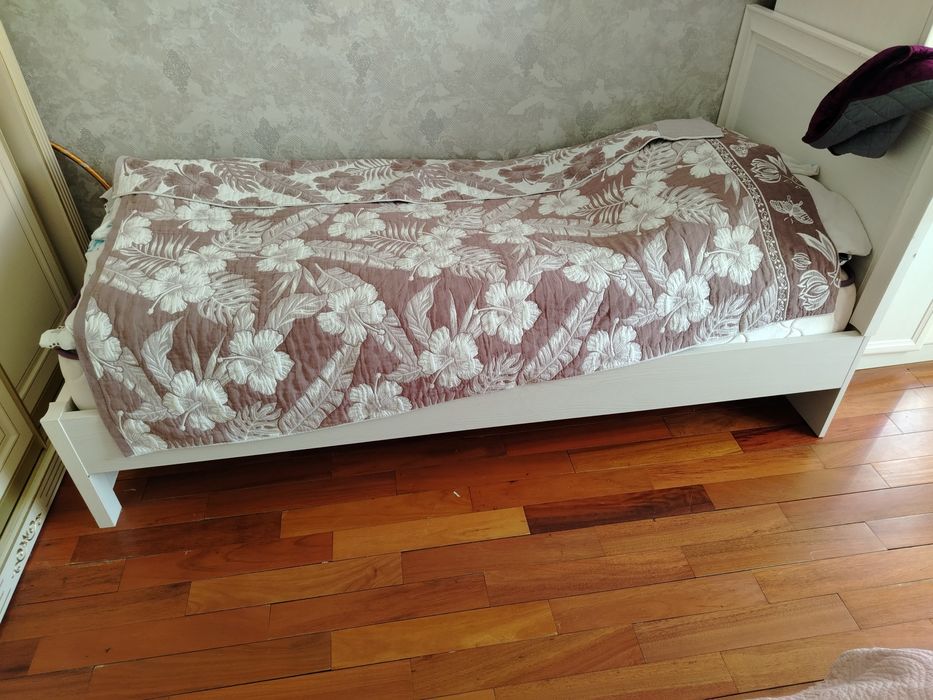 Детская кровать, почти новая.