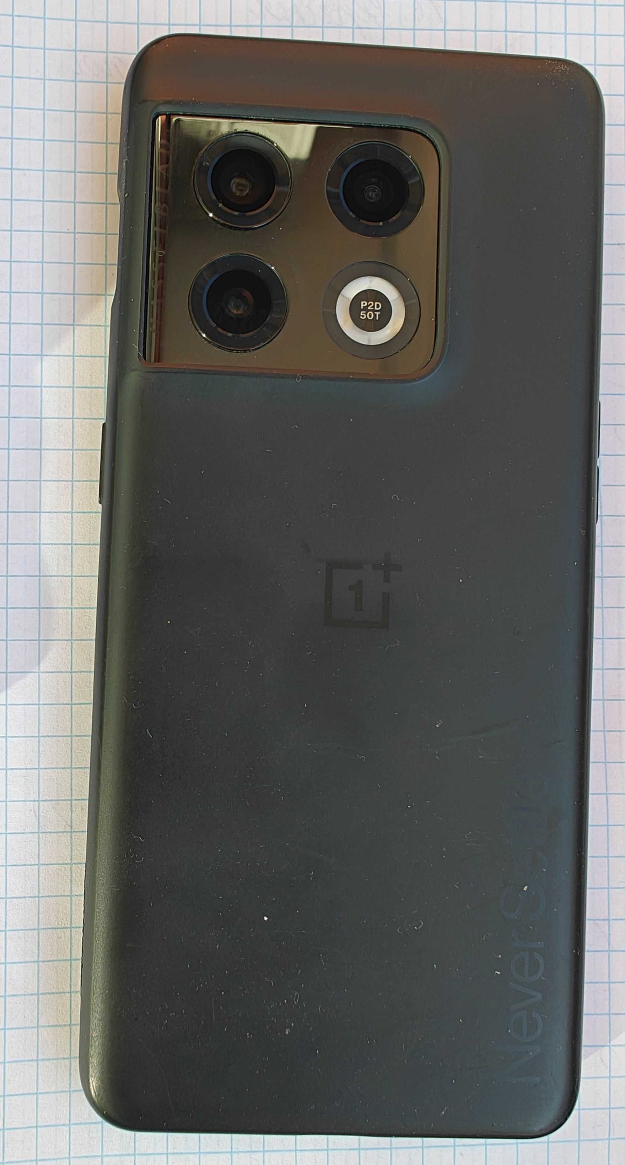 OnePlus 10 Pro с оригинален предпазен капак