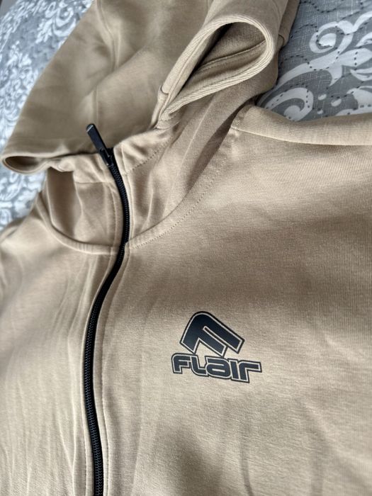 НОВ! Мъжки екип Flair, размер S - бежов