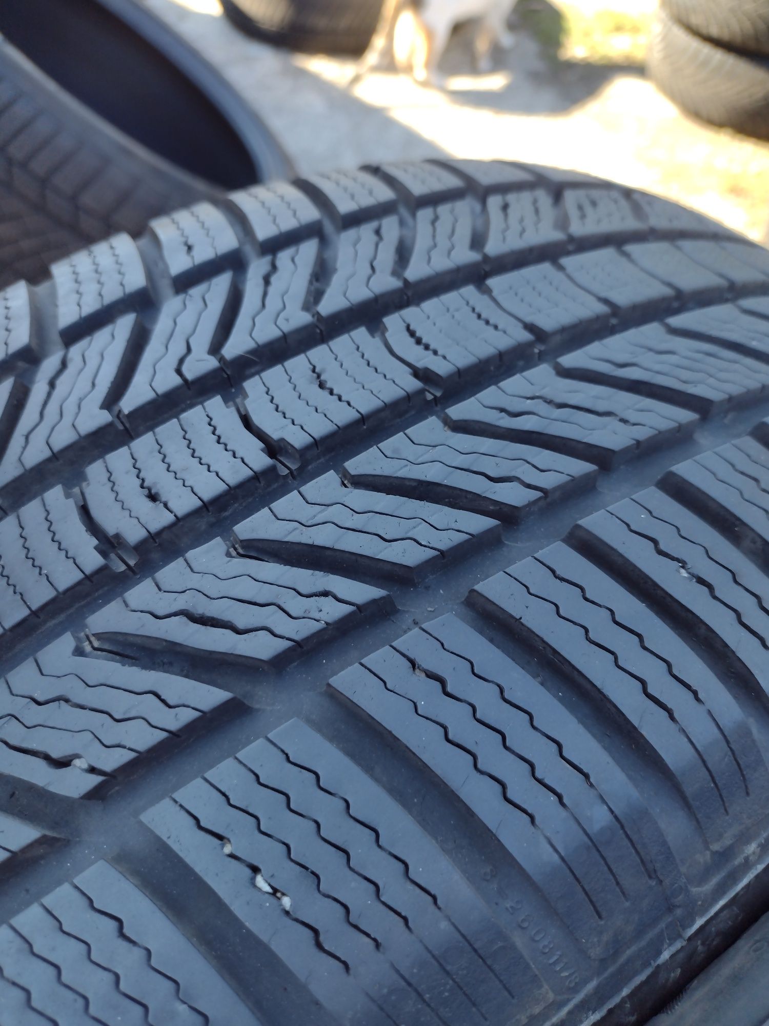 Почти нови 2бр.235/55/17 Continental TS870P dot1322