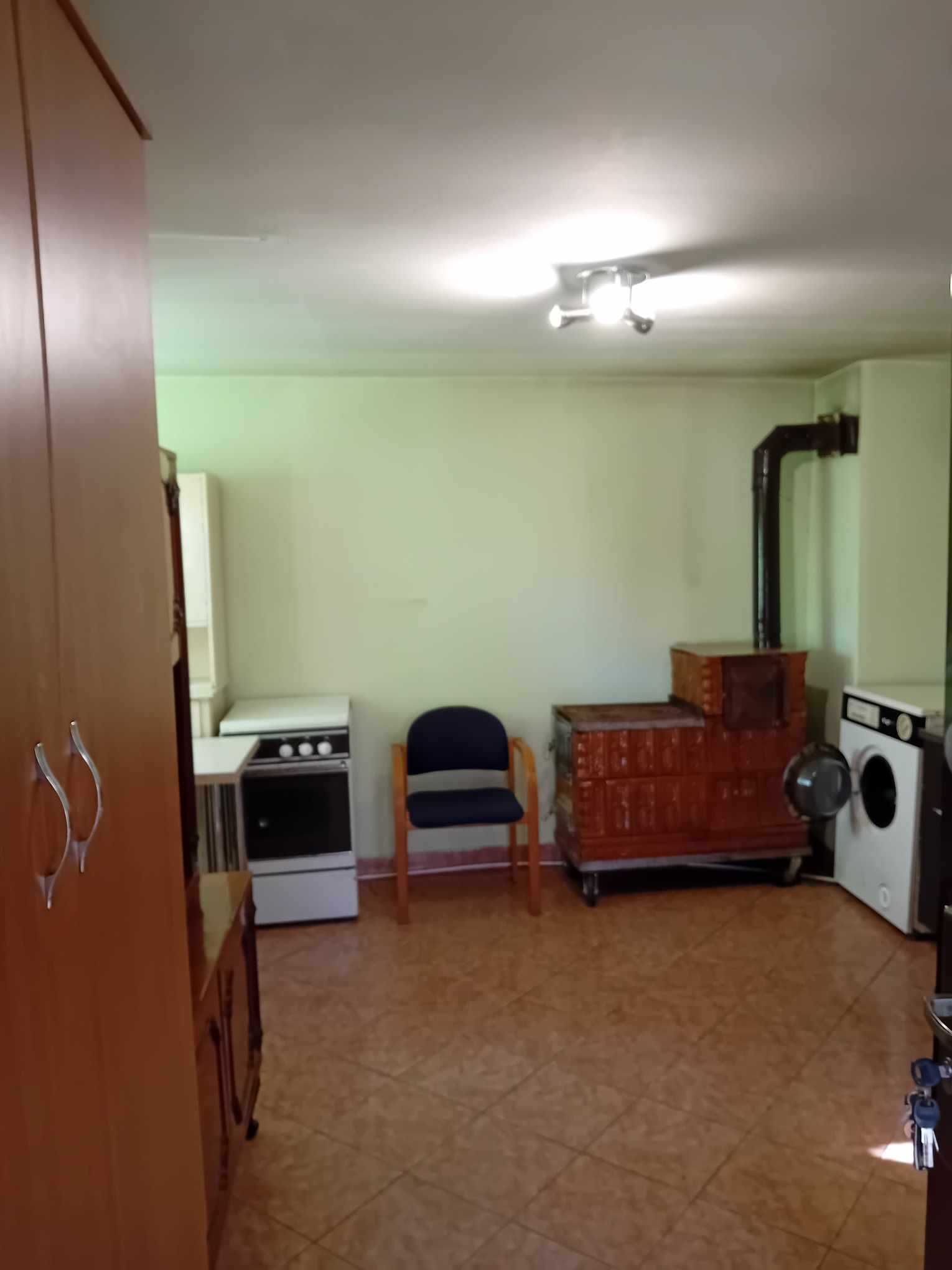 Casa si teren cu facilitati