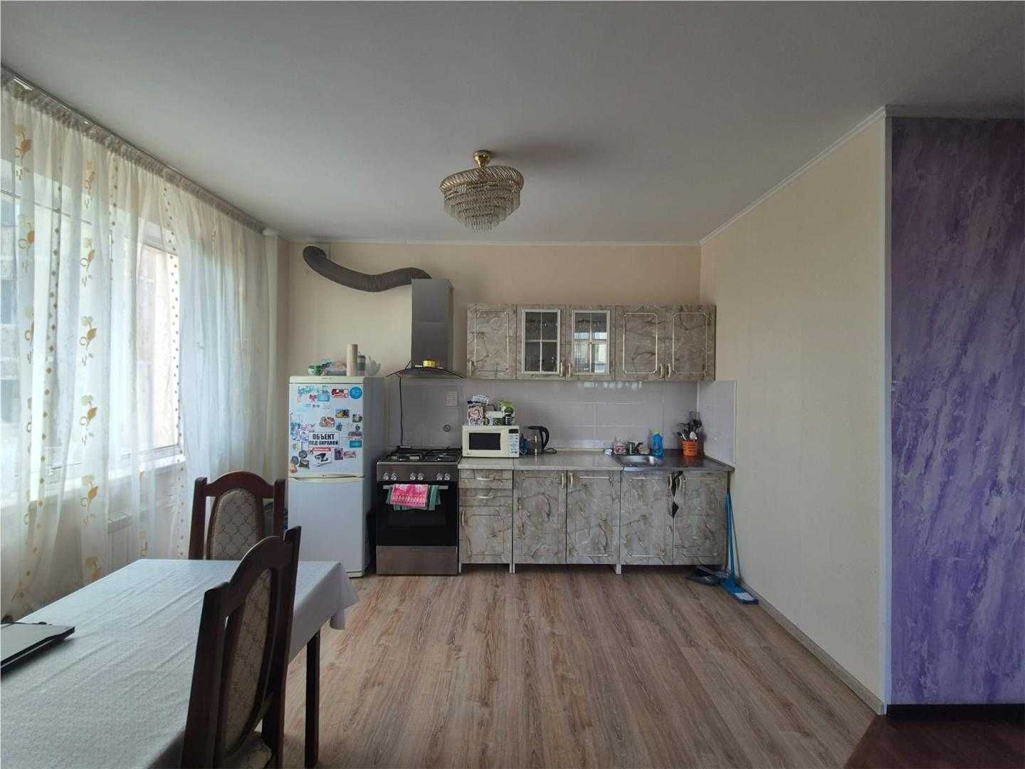 Продам просторную  2комн кв на 9мкр,