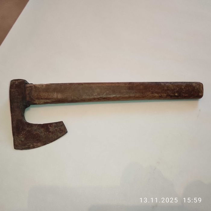 Ръчно кована антикварна брадвичка евтино