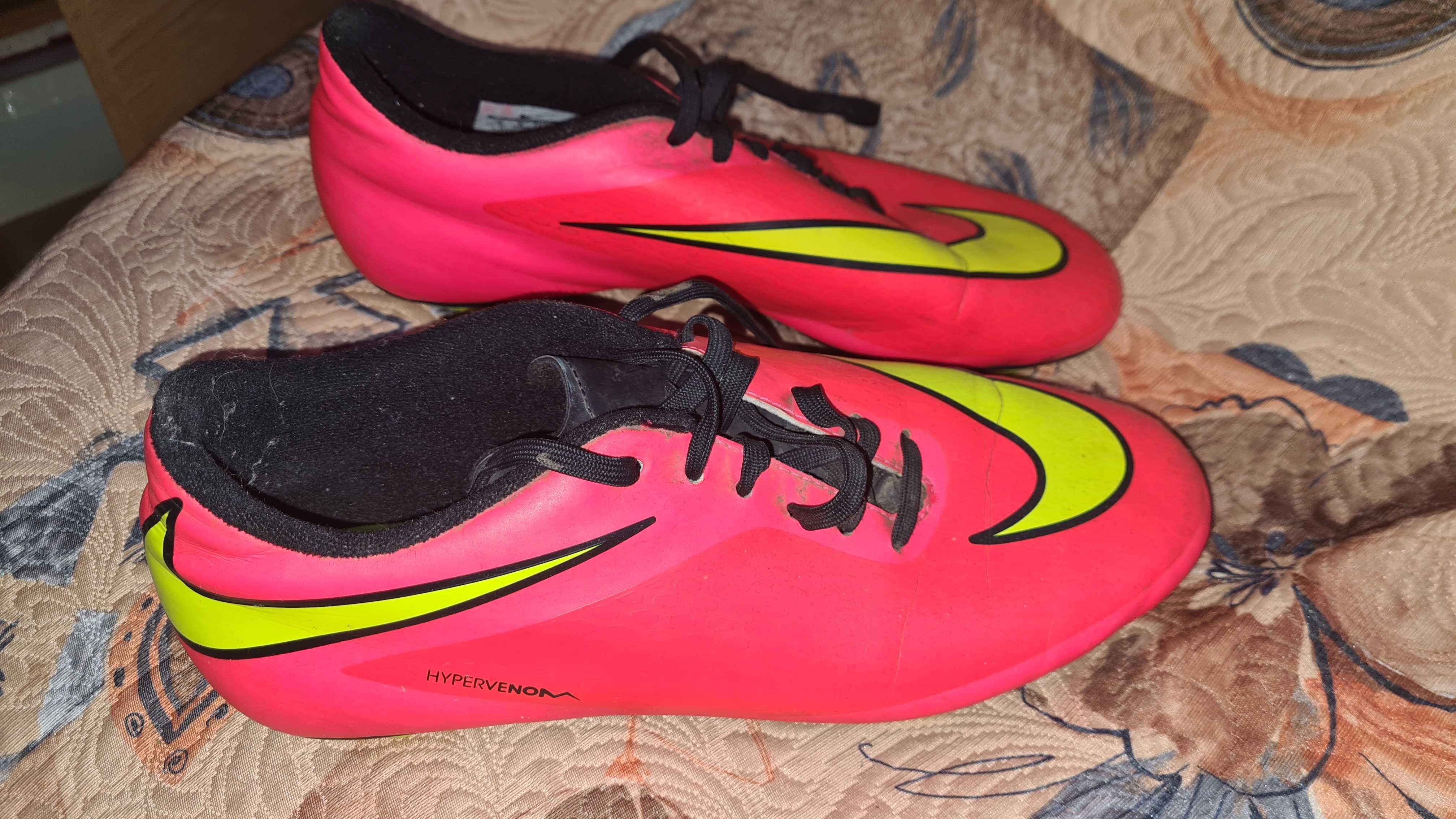 Ghete fotbal Nike Hypevenom