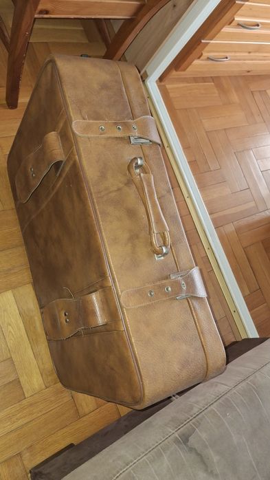 Голям,кожен ретро куфар