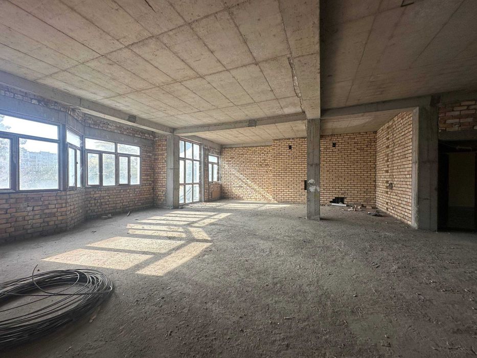 НОВОСТРОЙКА
банкетный зал Yakkasaroy
(кирпич, с лифтом)
149 м²