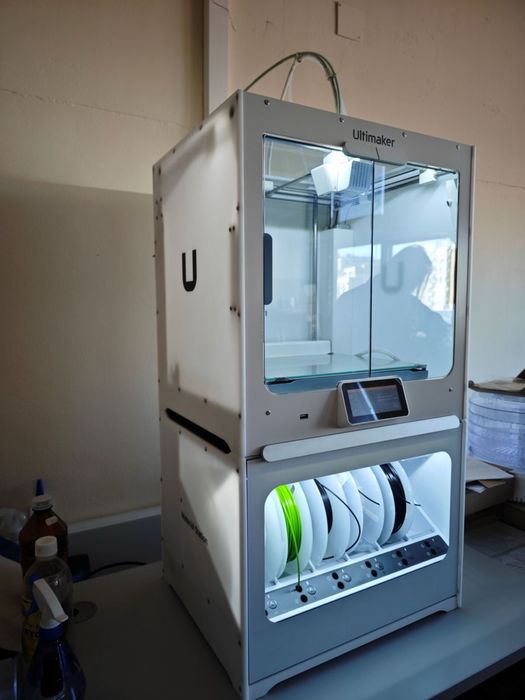 3D FDM принтер ULTIMAKER S5 заедно със Material Station
