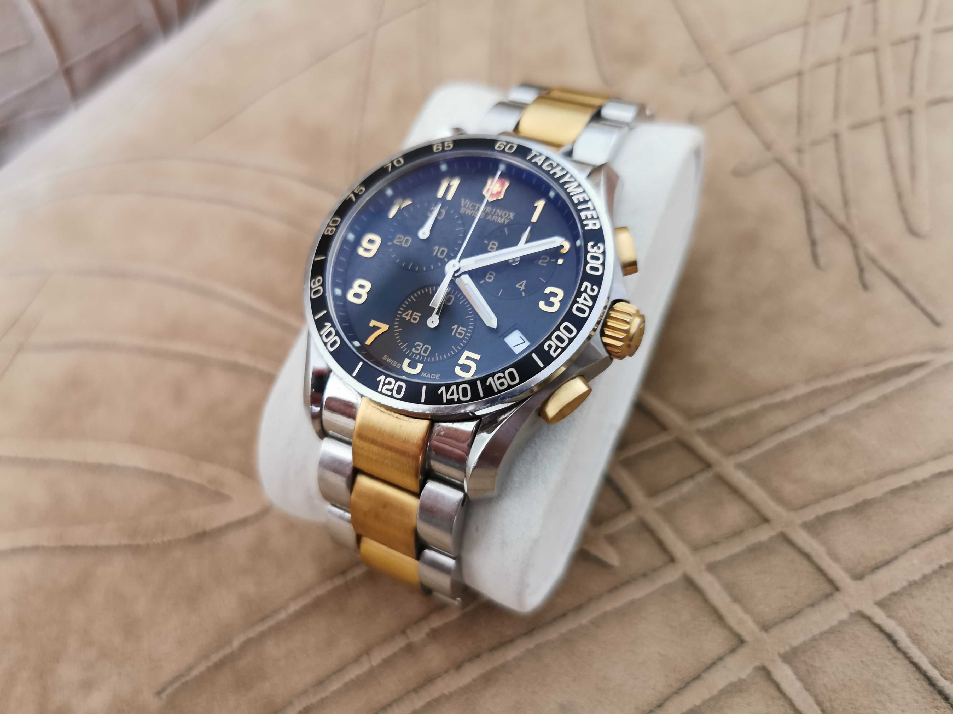 Продавам часовник Victorinox Swiss Army