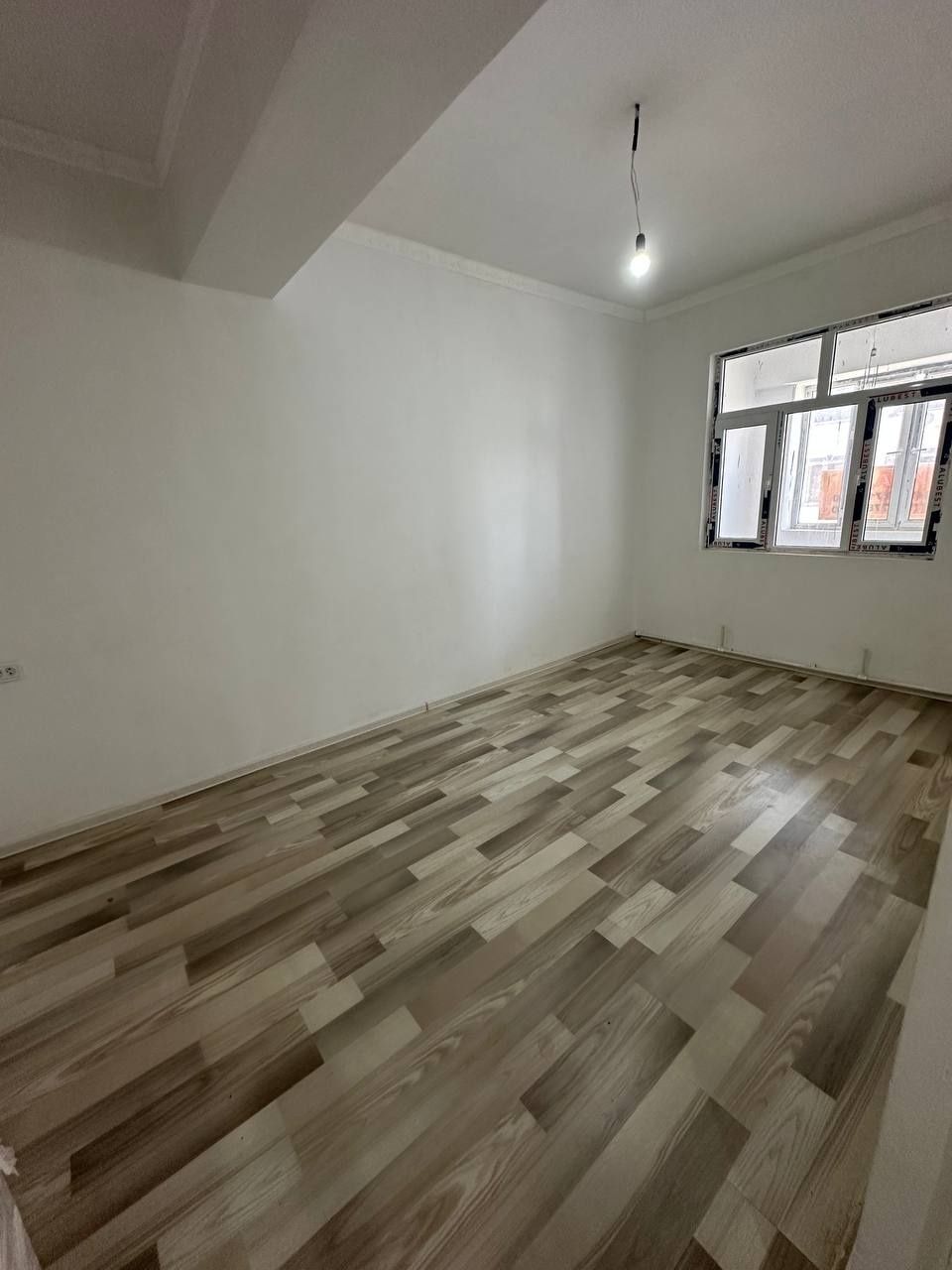 Ассалому алейкум квартира сотилади нактга ипотека булмайди