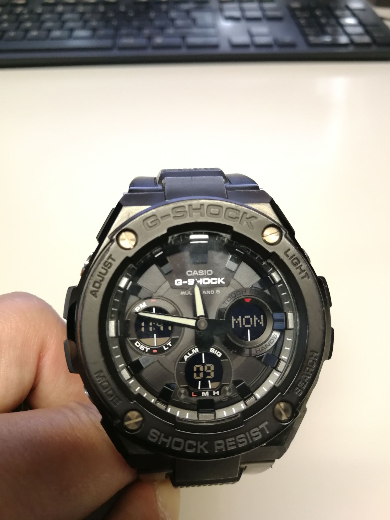 Casio G Shock GST-W100G solar