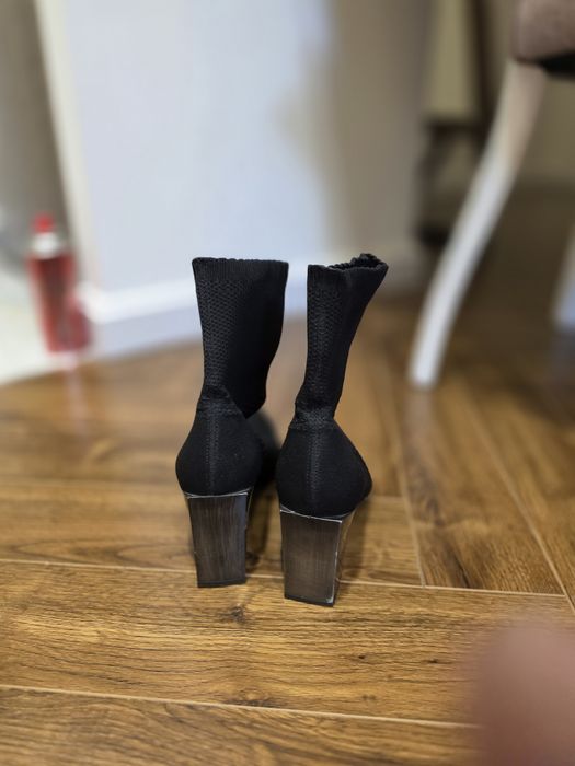 Срочно продам женские ботинки.Италия.