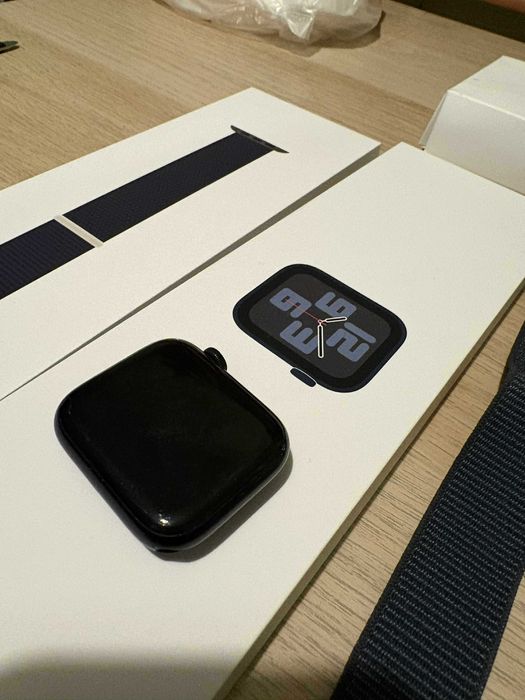 Смарт часовник Apple Watch SE 2 44mm Black