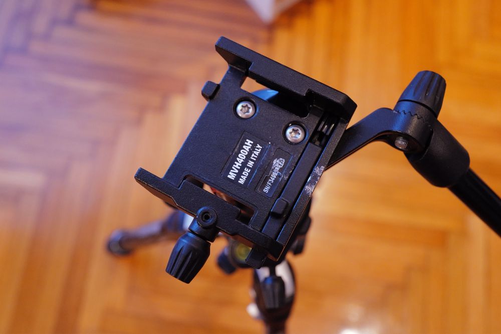 Trepied Manfrotto Befree Live twist camere dslr si video Cap MVH400AH