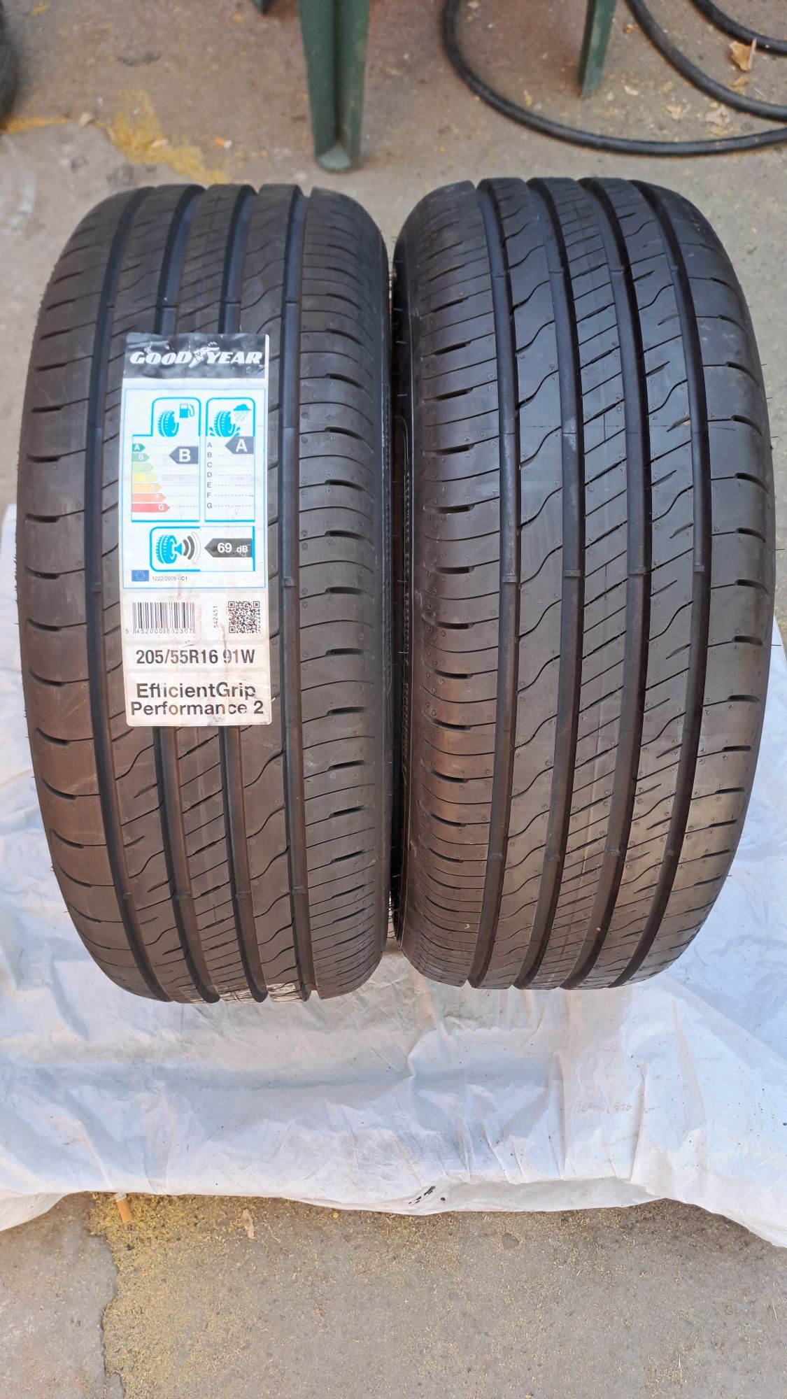 2бр. Нови 205/55/16 Goodyear Efficient Grip Performance 2