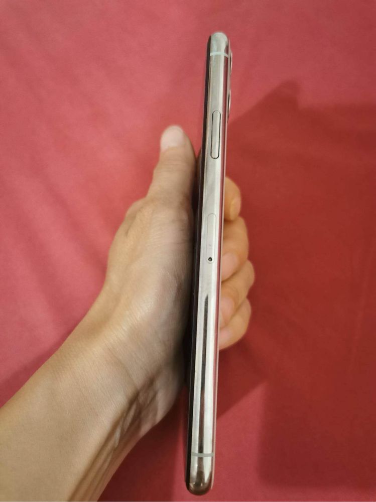 Продавам IPhone 11 Pro Max 64 Gb