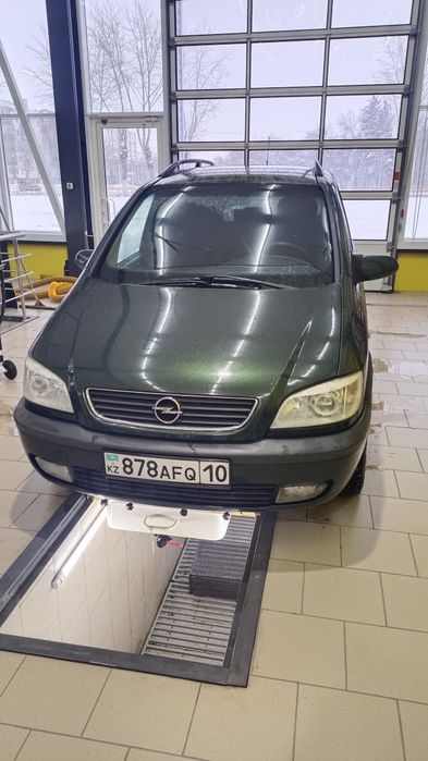 Продам Опель Зафира.