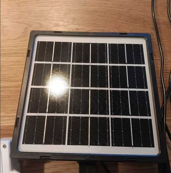 К-т от 4 бр соларни прожектора, топла светлина, 5000 mAh, 3 режима