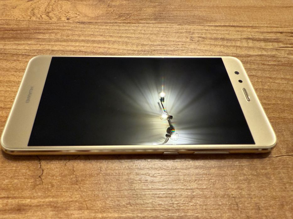 Huawei P10 lite златист + подарък HTC sensation z710e