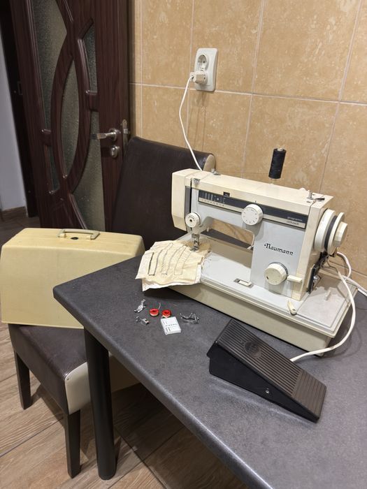 Masina de cusut si festinat automata Naumann Germania