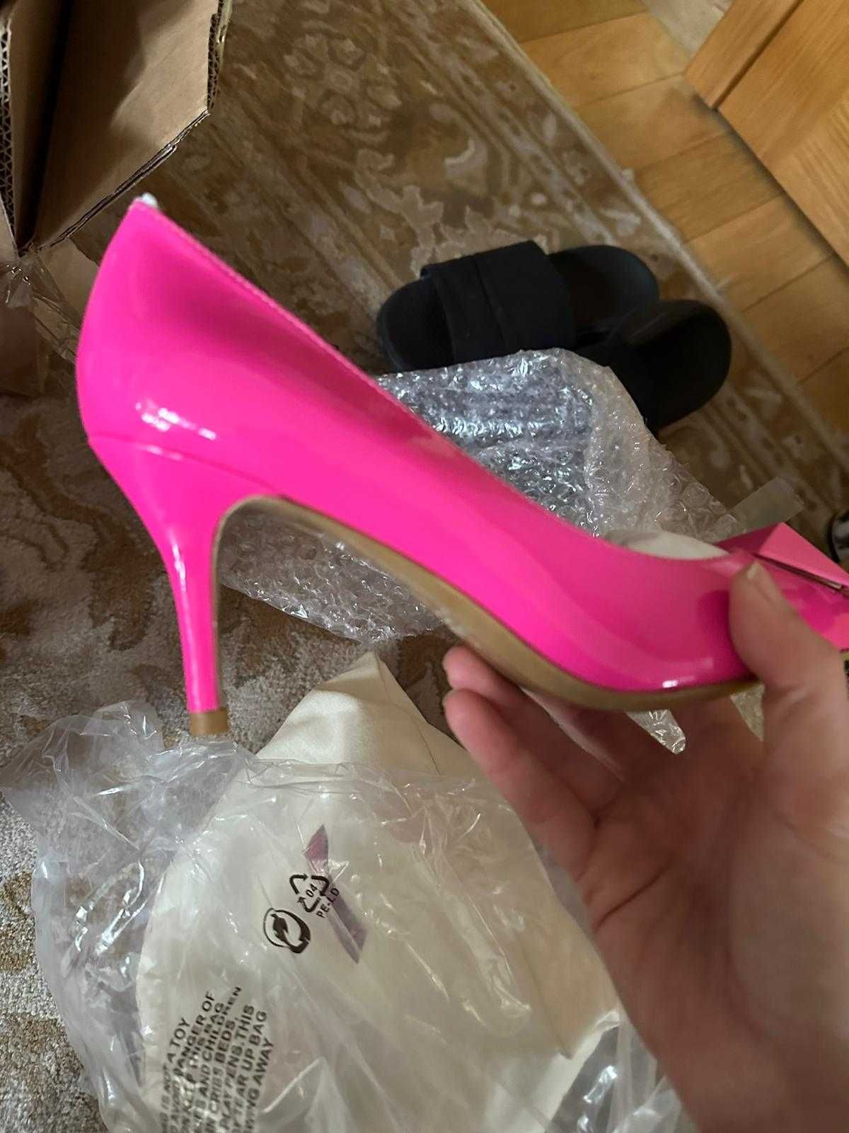 Pantofi Valentino roz /fuxia marimea 37