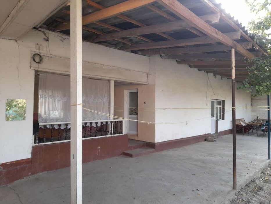 Uy sotiladi 3 sotix 3 xona arzon