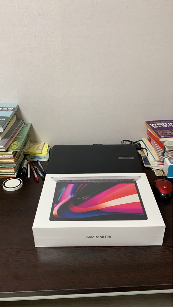 Macbook Pro/8ГБ/256ГБ/93% Батарей