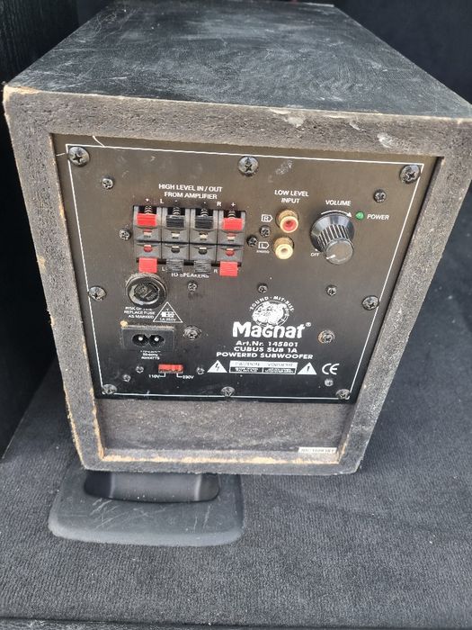 Doua subwoofere functionalae.