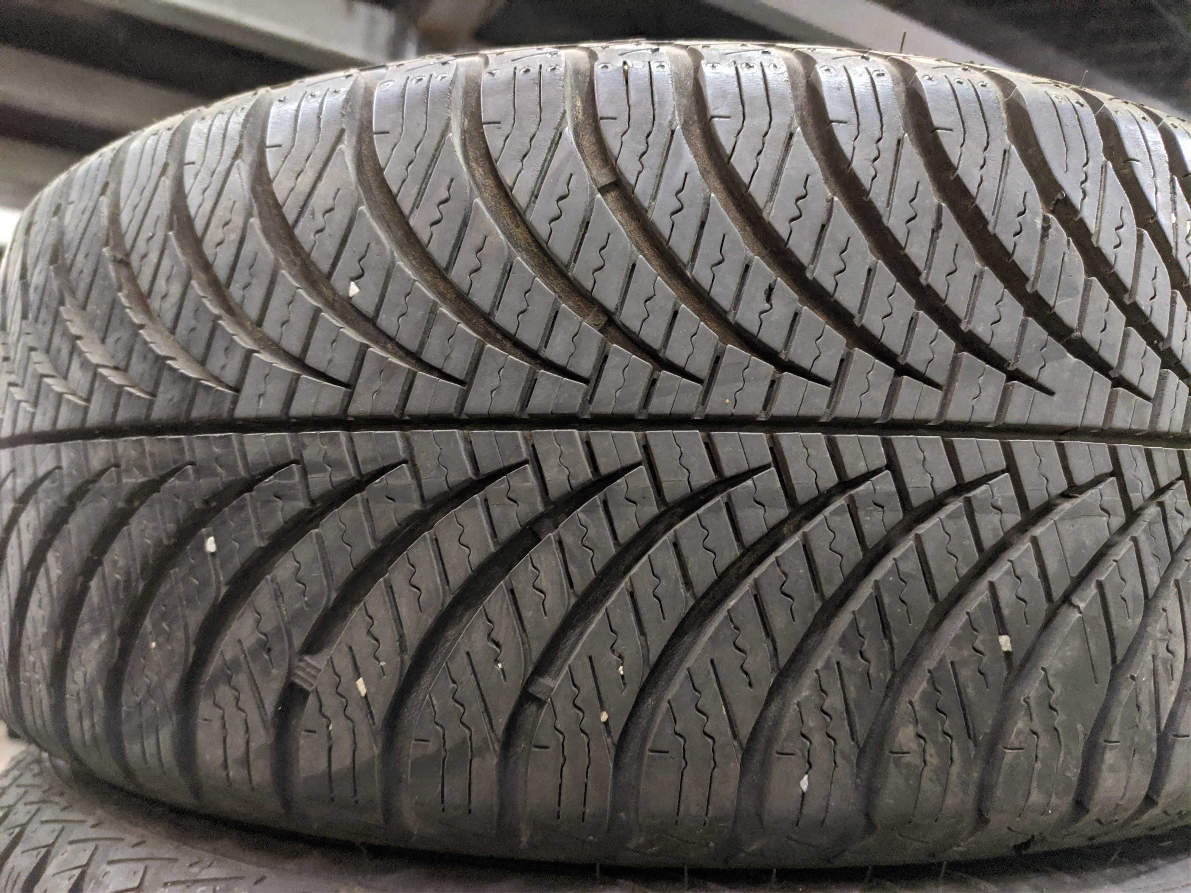 2бр Всесезонни гуми 185 55 15 - Goodyear