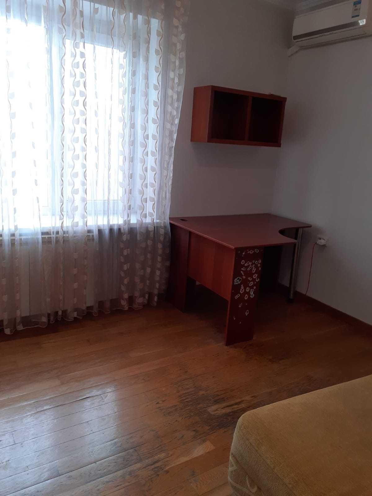 Продам трехкомнатную квартиру в р-не перес.ул.Айтиева—Богенбай батыра.