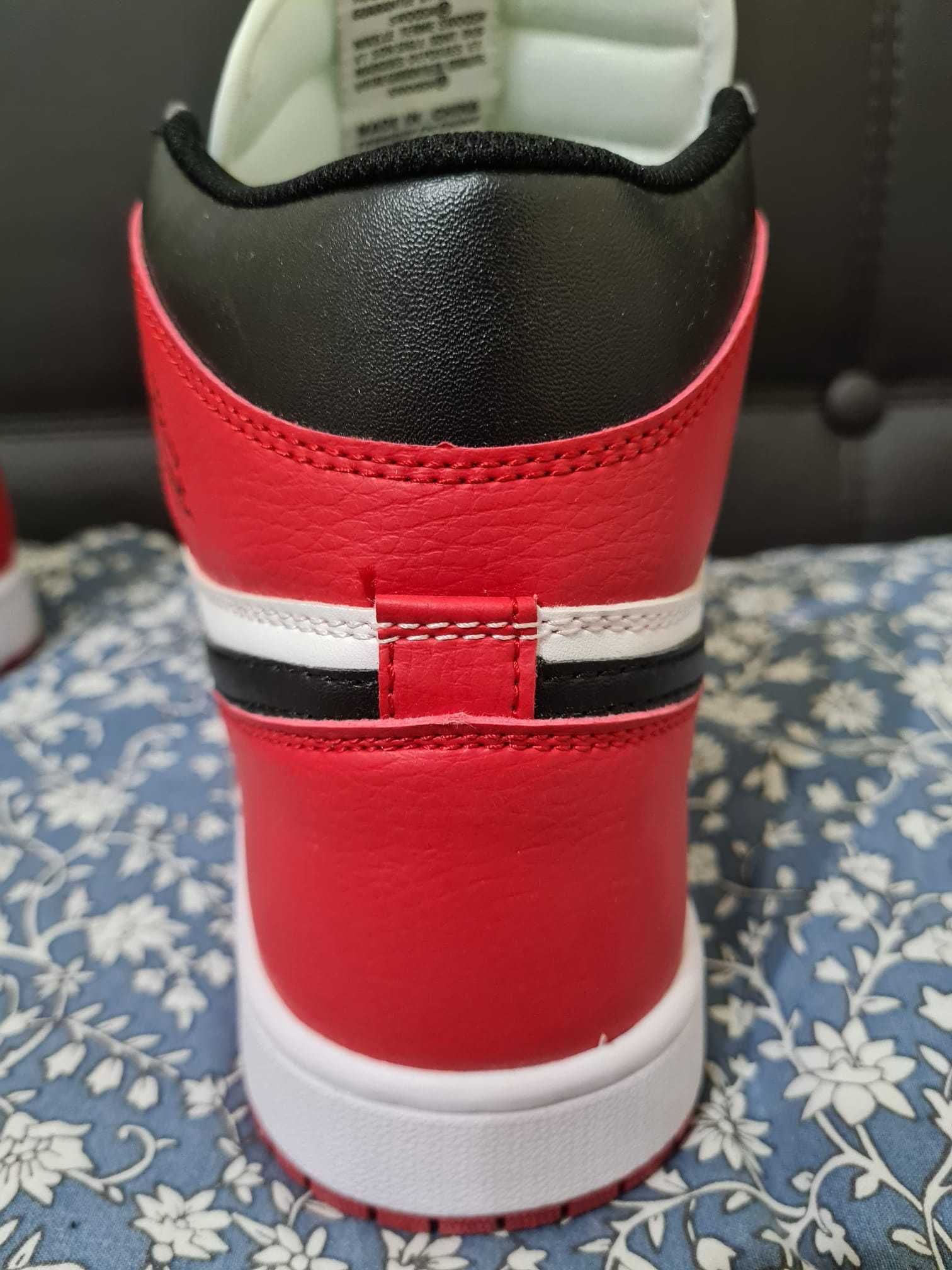 Air Jordan 1 High Black Toe