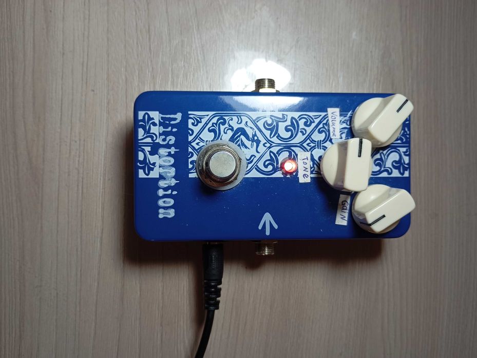 Кастомная педаль Distortion ( ручная сборка) вместе с блоком питания