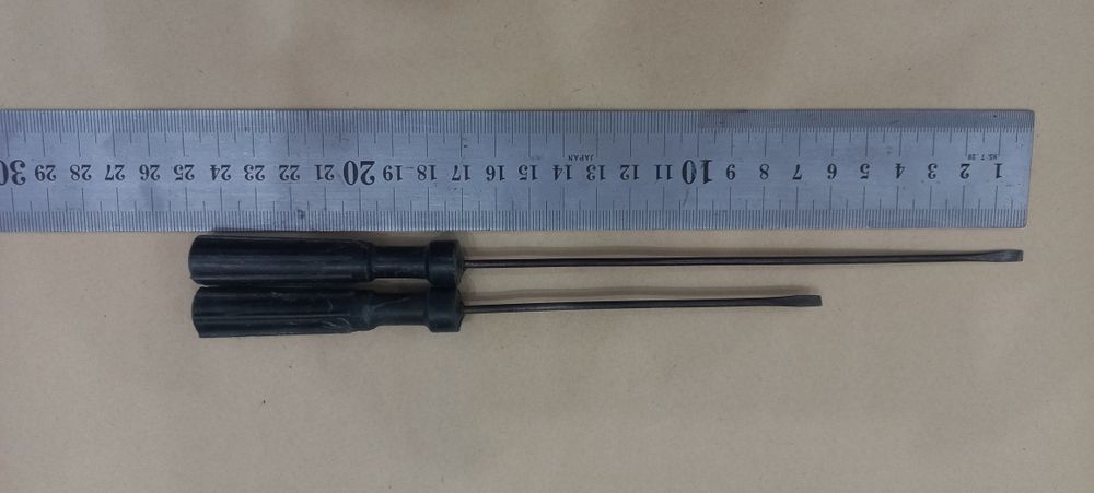 Тиски,отвёртки, лобзик,плашки