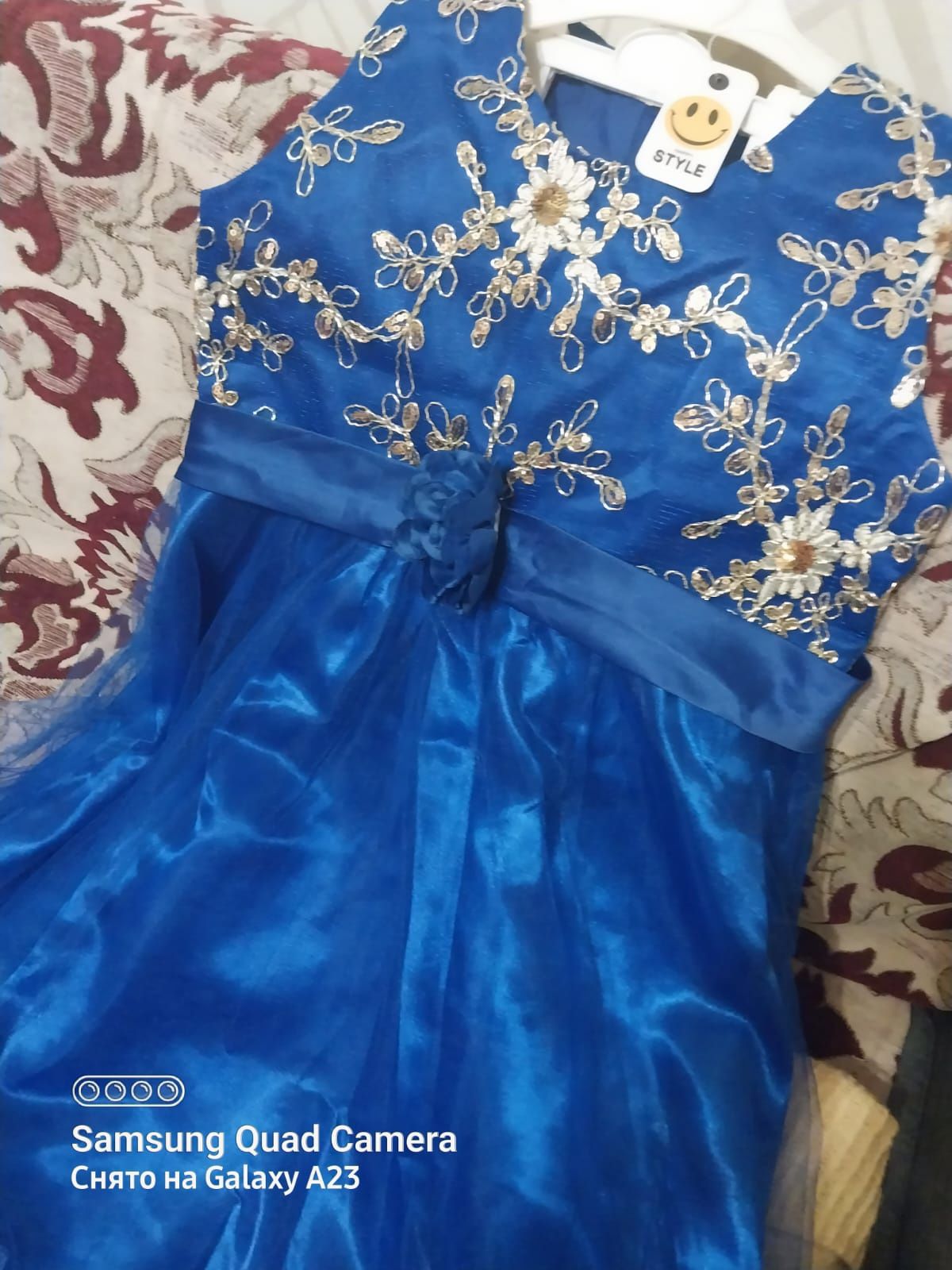 Детские платья на девочку 11-13 лет,бежевое,красное синие