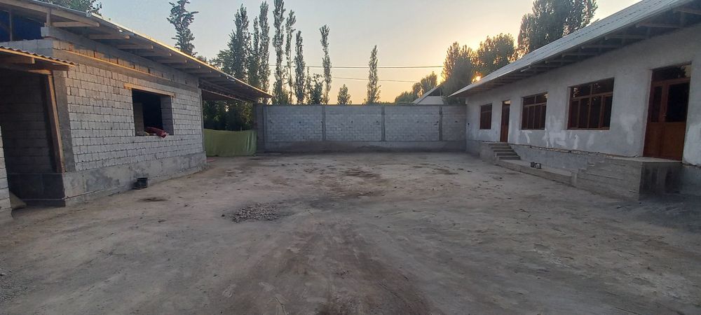 Hovli joy sotiladi