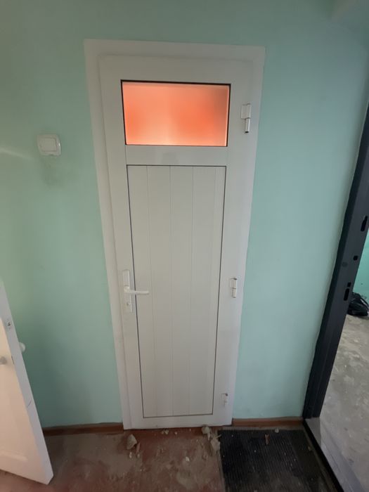 Пластик дверь продается