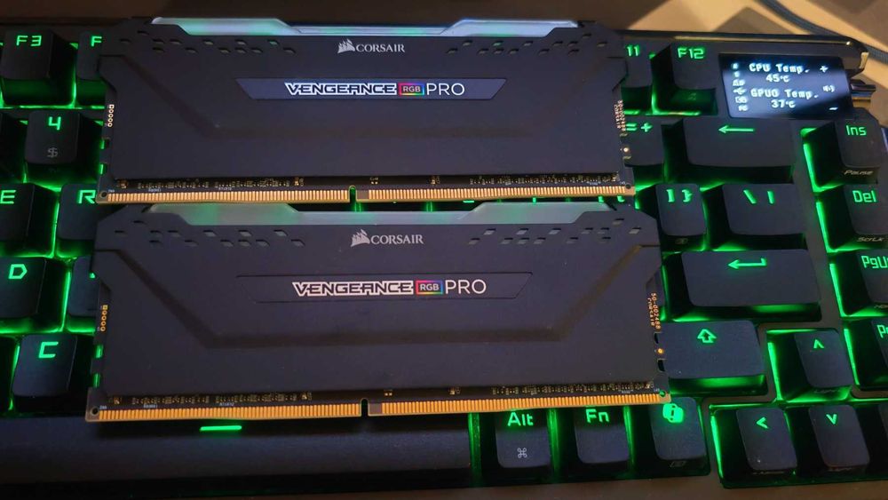 Рам памет Corsair VENGEANCE RGB PRO 32GB (2x16GB) DDR4 3200MHz