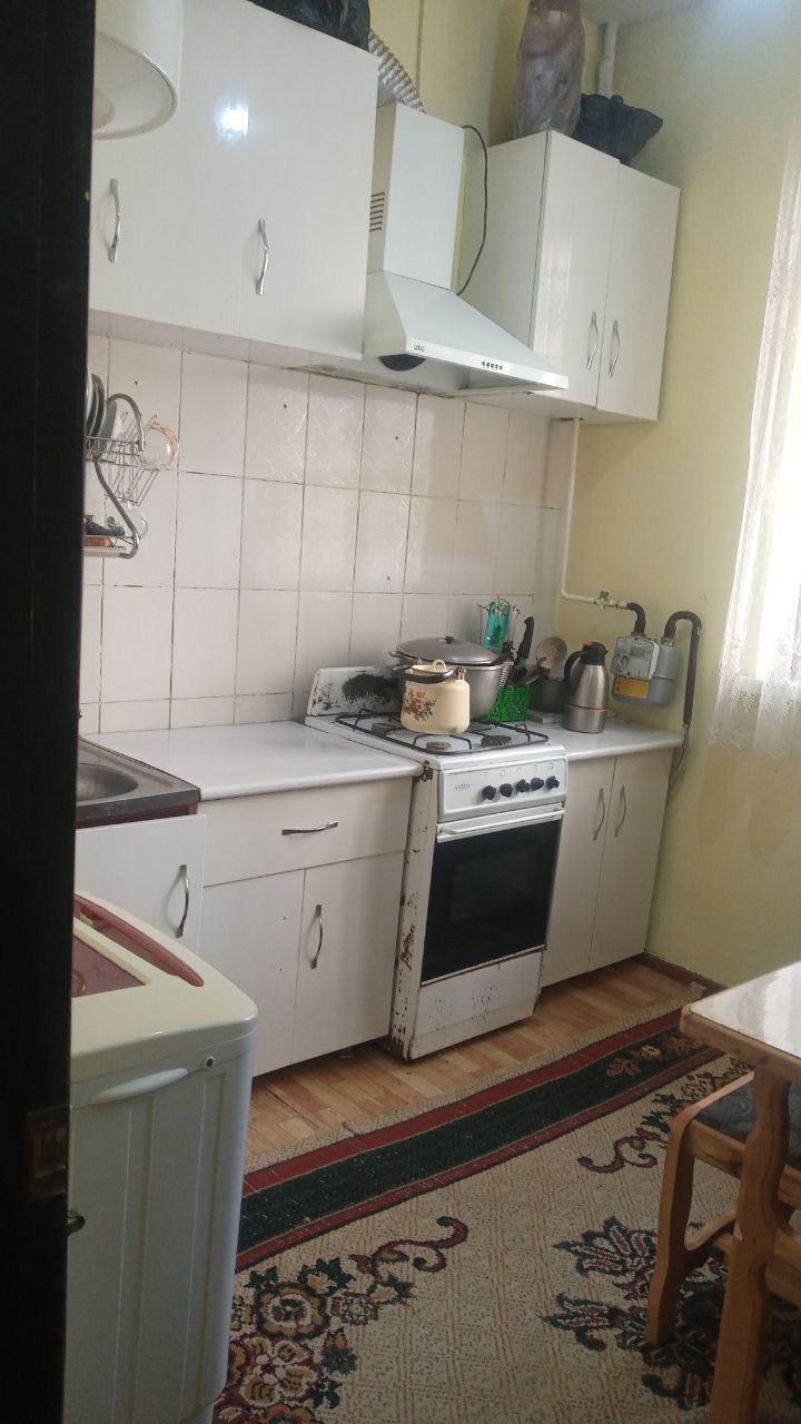 2 xonali 1 etajda joylashgan barcha qulayliklarga ega kvartira sotilad