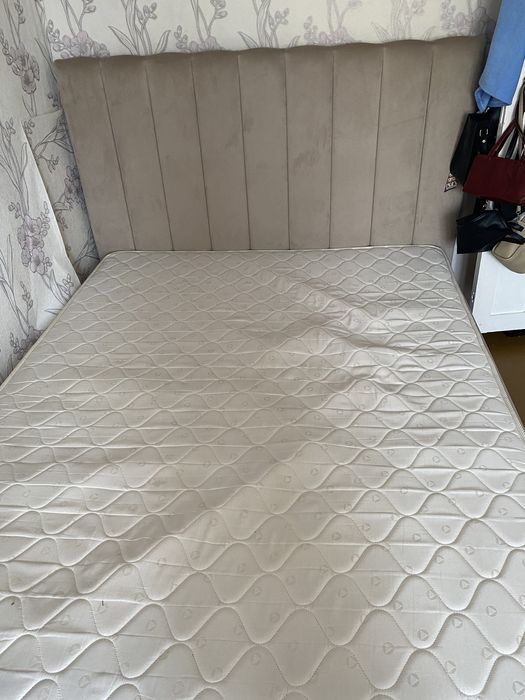 Спальная кровать с матрасом