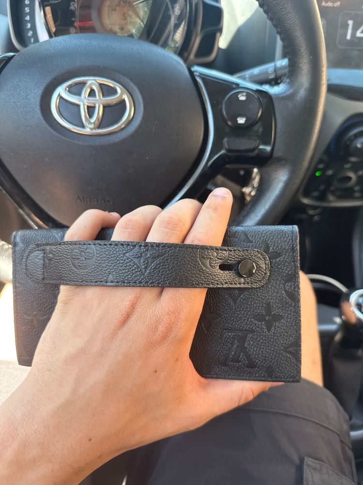 Портфейл louis vuitton