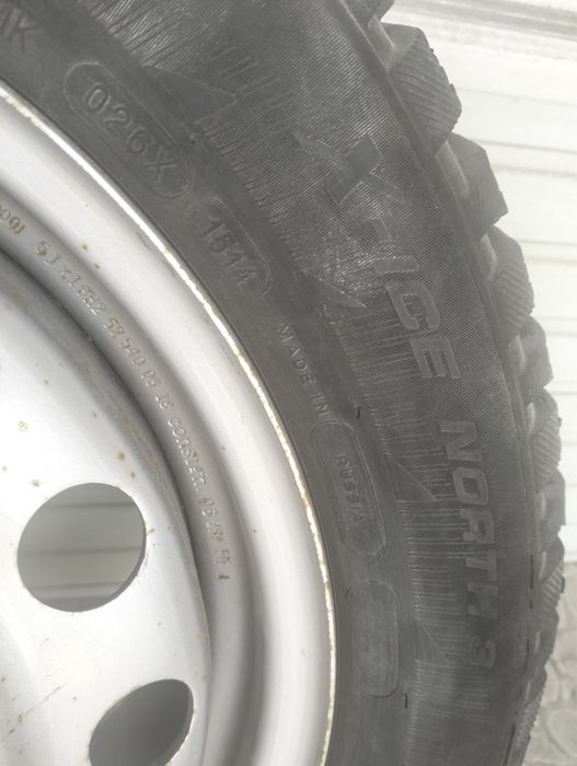 Комплект зимних шипованных шин