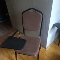 Продам офисные стулья с подставкой