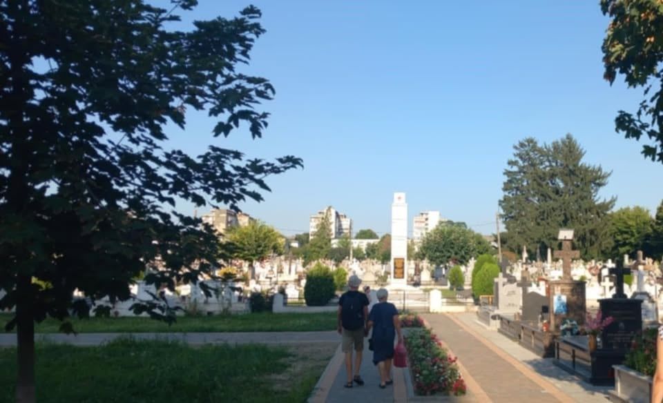 Vând loc de veci cimitirul central- Bacău
